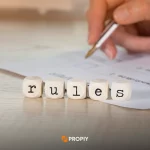 نوشته انگلیسی قوانین و فردی در حال نوشتن